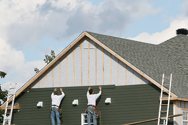 Professional Vinyl Siding technician working in Harwood, MD